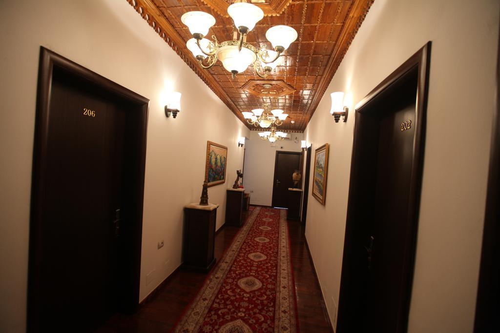 Antipatrea Hotel Берат Экстерьер фото